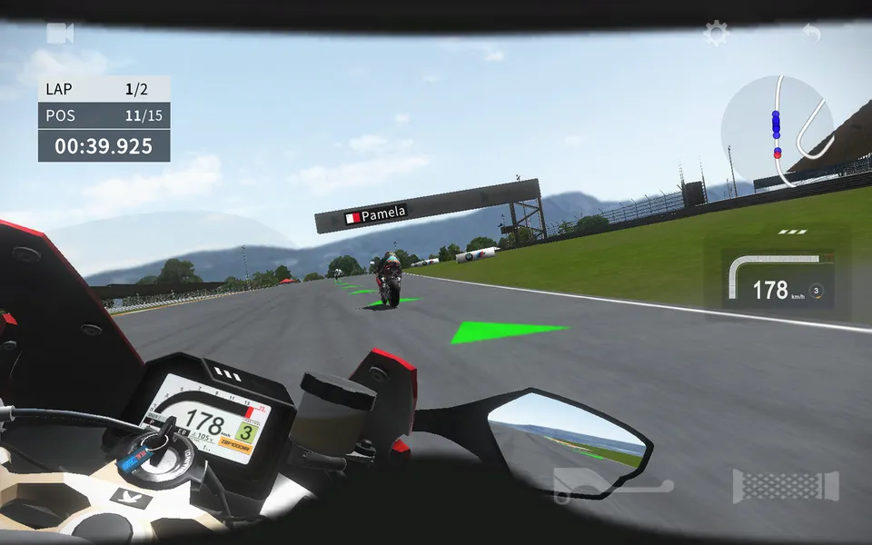 Много сложных ландшафтов в игре Real Moto 2